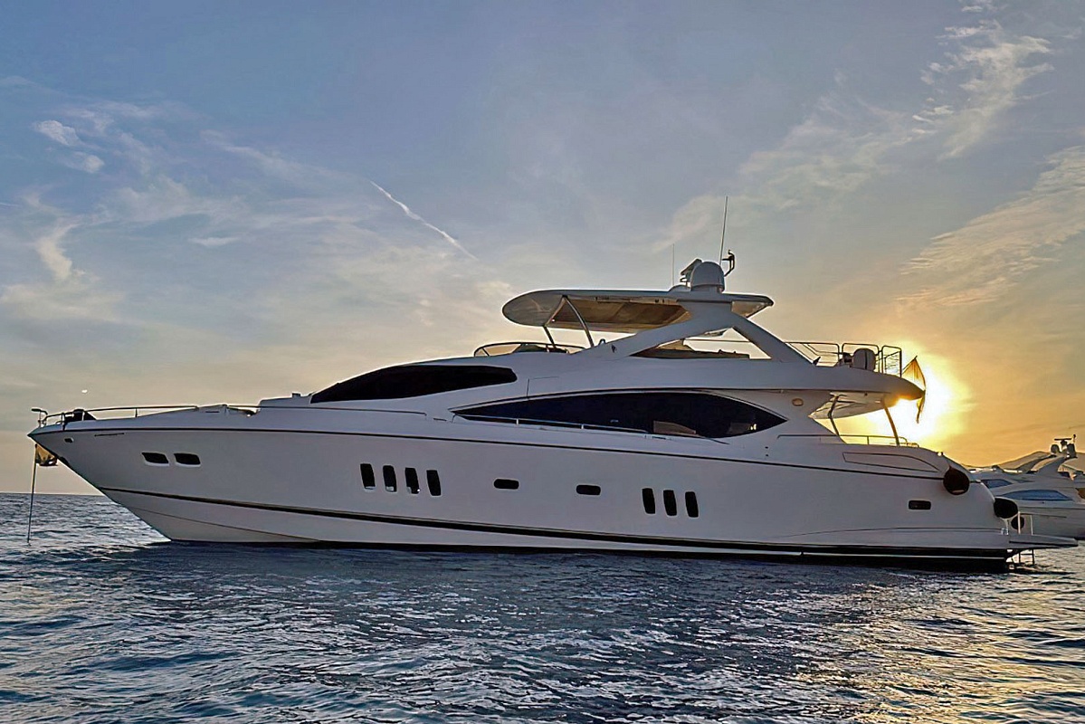 Продается моторная яхта Sunseeker 86 - на закате